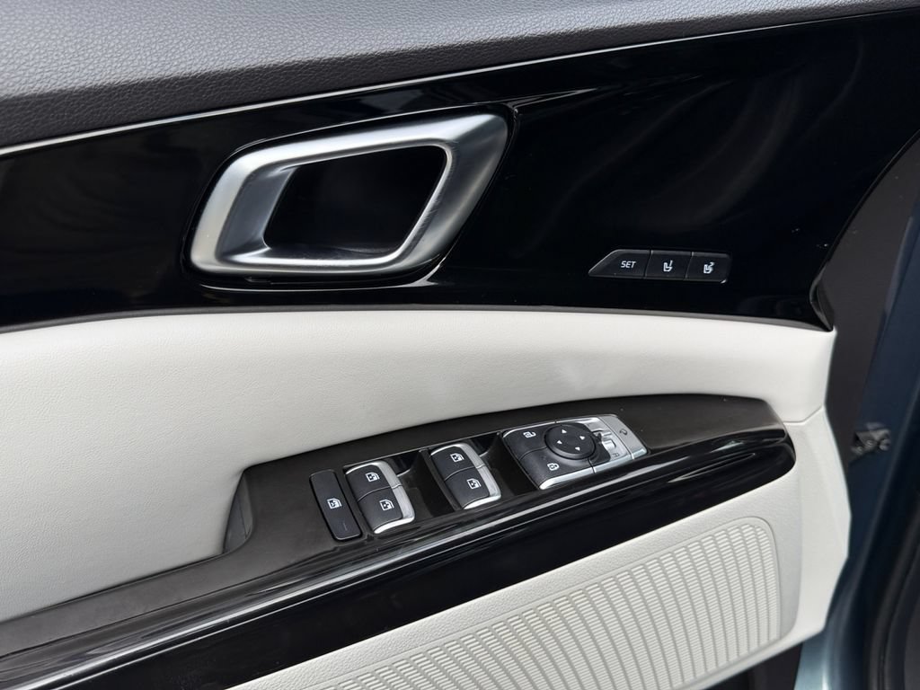Certified 2022 Kia Carnival SX FWD image 15
