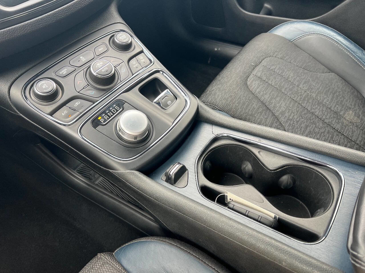 Used 2015 Chrysler 200 S w/ Comfort Group image 13