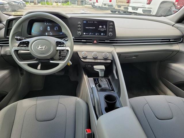 Certified 2026 Hyundai Elantra SE FWD image 14