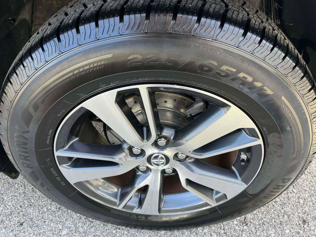 Used 2017 Toyota RAV4 XLE image 33