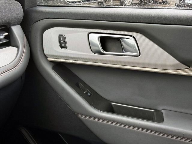 Used 2025 Ford Explorer Active w/ Active Comfort Package image 32