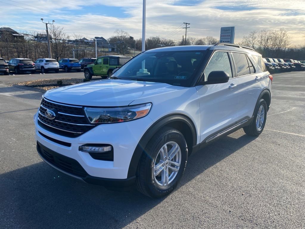 Used 2022 Ford Explorer XLT w/ Equipment Group 202A image 7