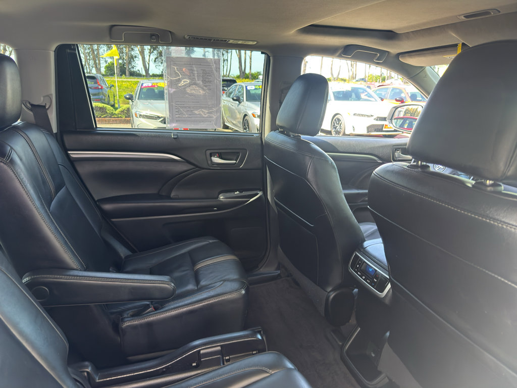 Used 2017 Toyota Highlander SE AWD/4WD image 12