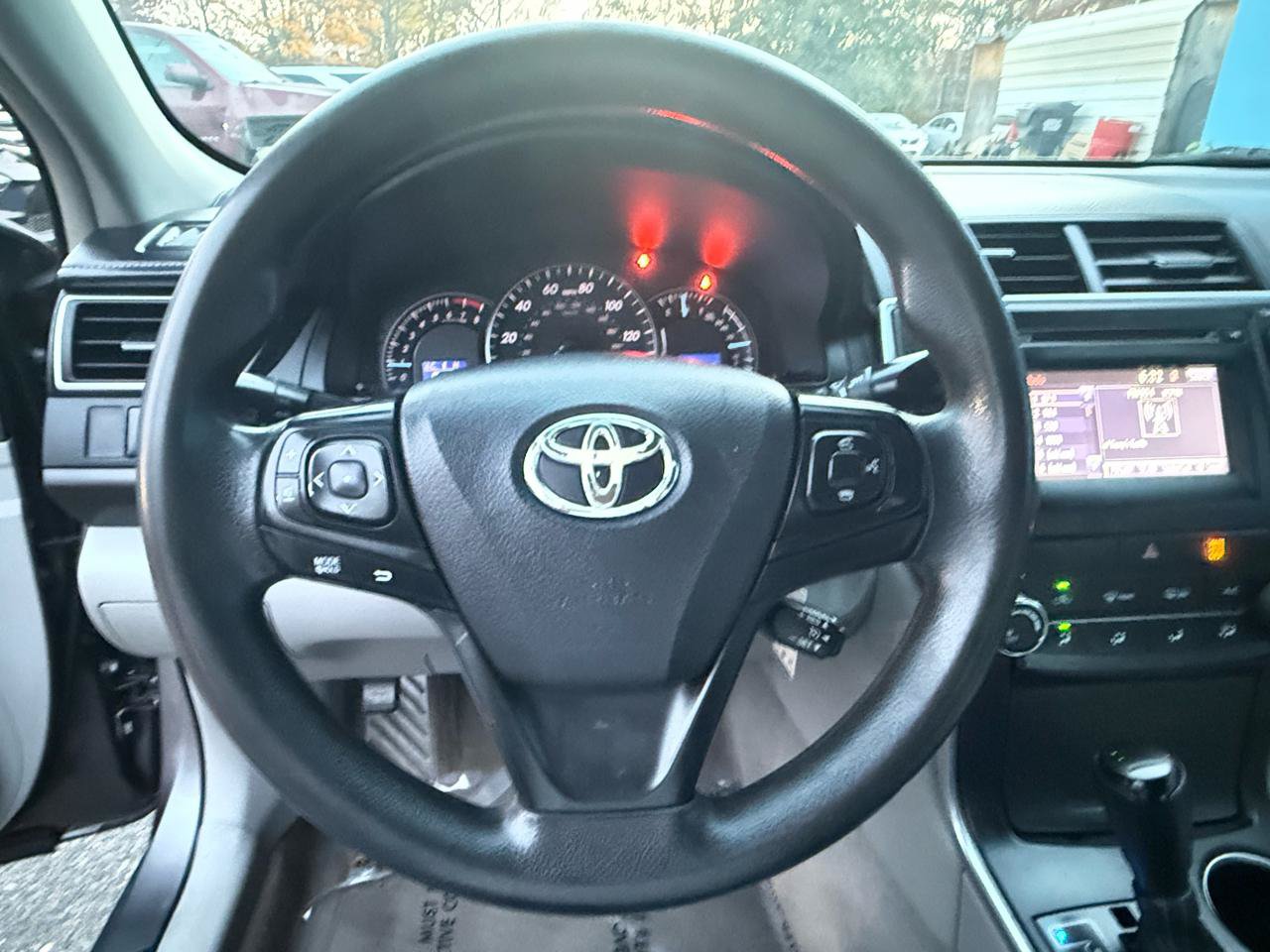 Used 2015 Toyota Camry LE FWD image 17
