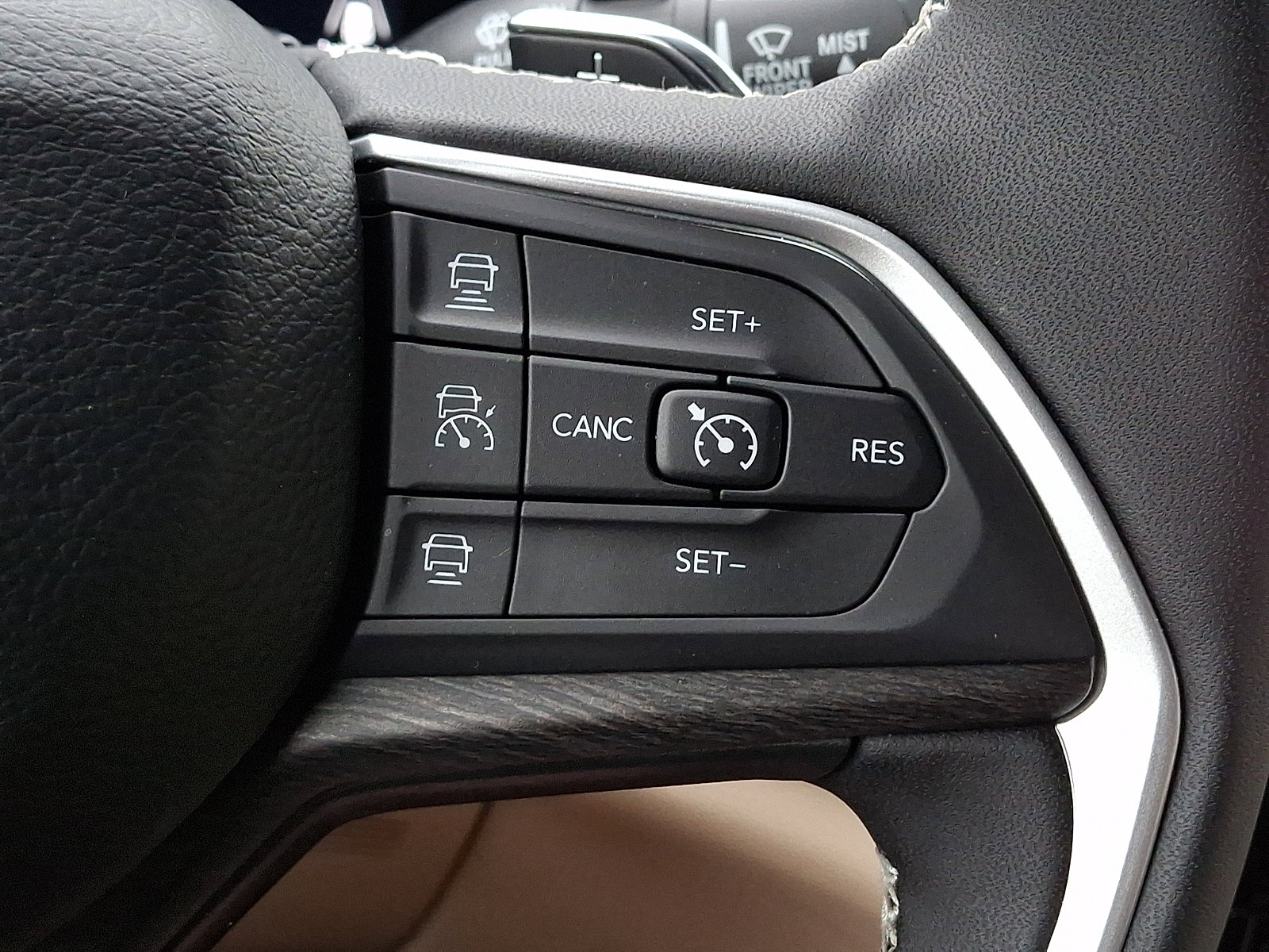 Certified 2025 Jeep Grand Cherokee Limited w/ Luxury Tech Group II AWD/4WD image 24