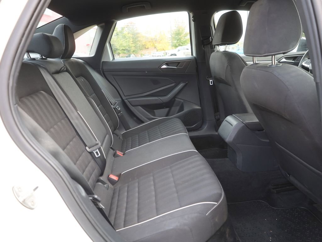 Used 2023 Volkswagen Jetta Sport image 16