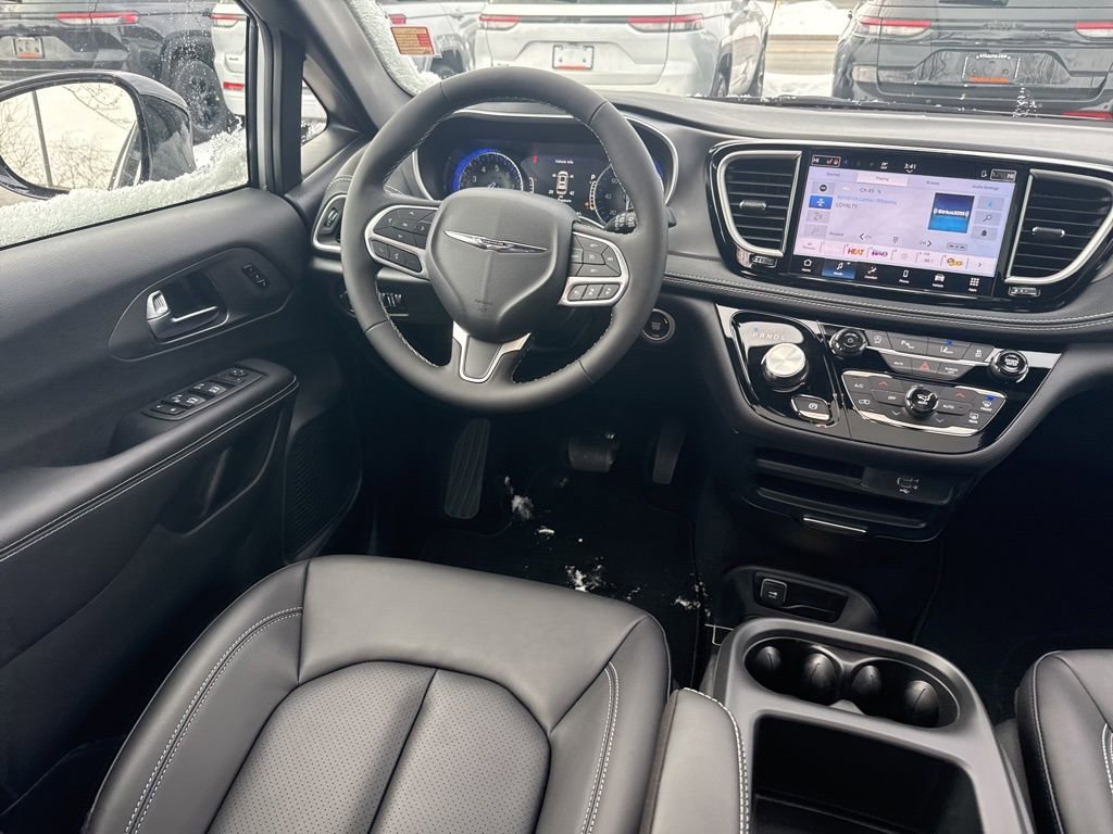 New 2026 Chrysler Pacifica Select image 10