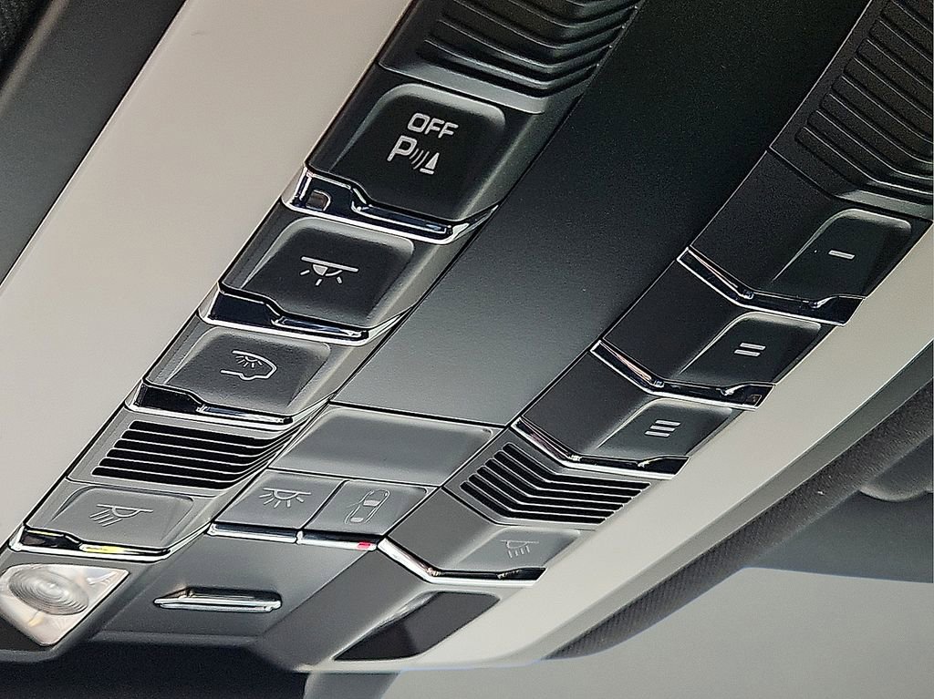 Used 2023 Porsche Macan image 24