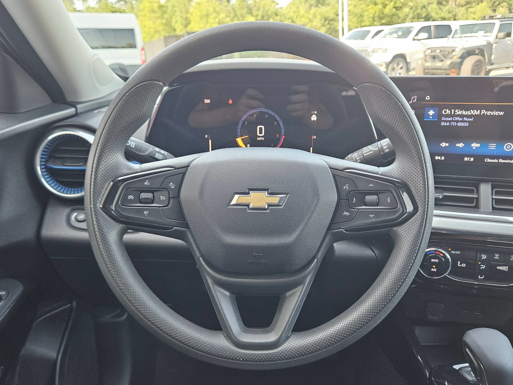Used 2025 Chevrolet Trax LT FWD image 15