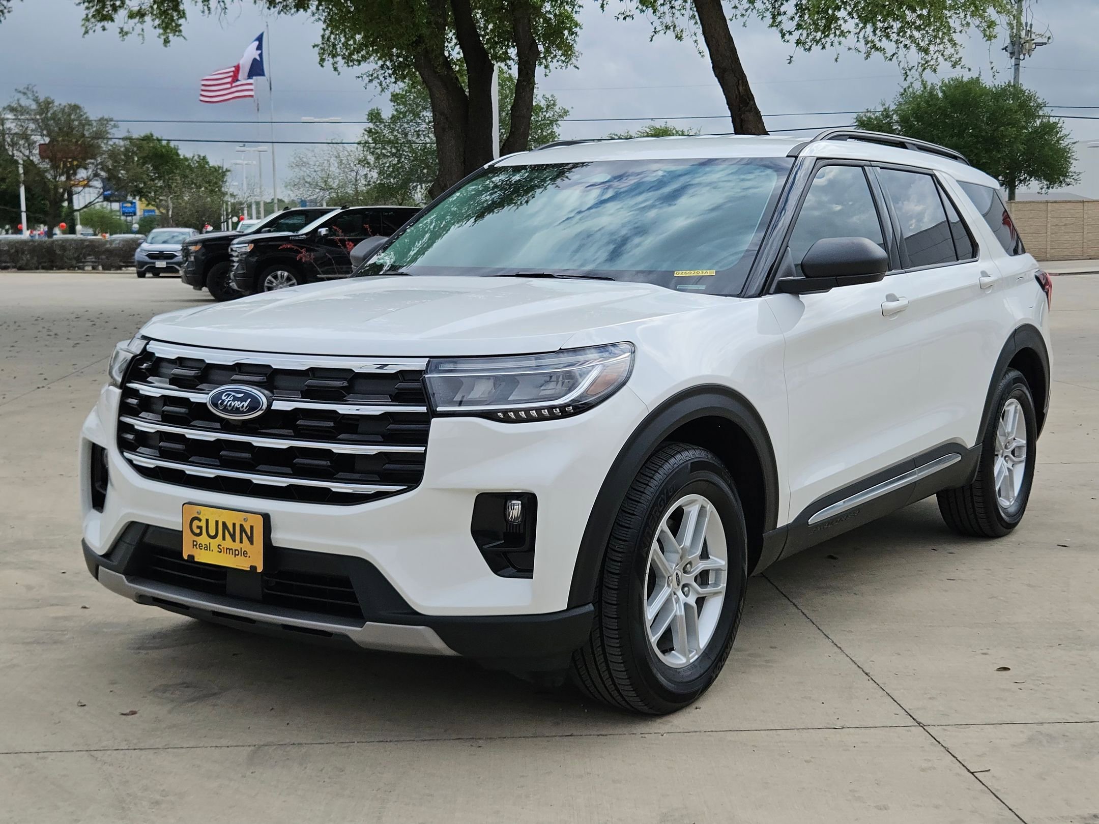 Used 2025 Ford Explorer Active w/ Active Comfort Package RWD image 7