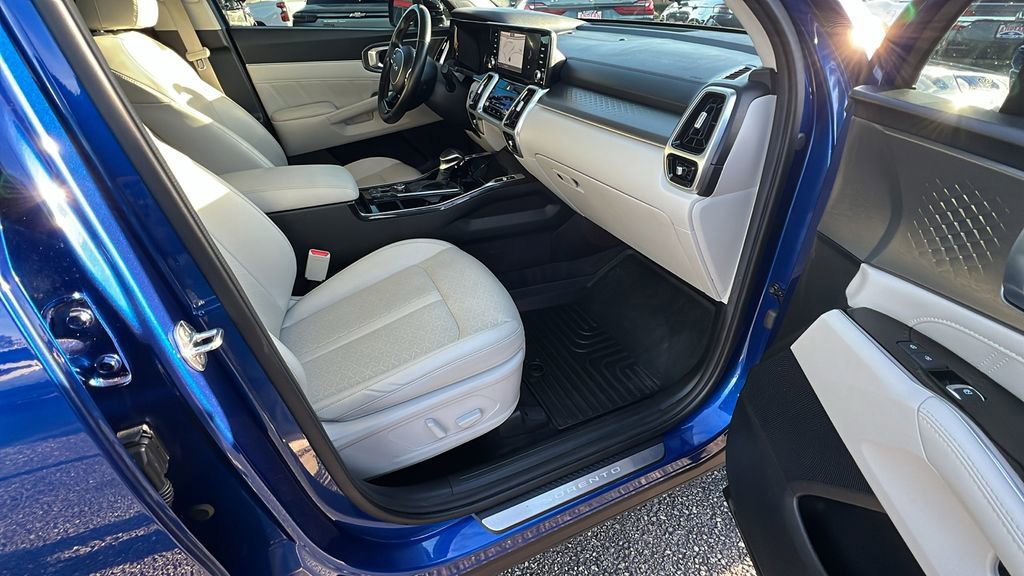 Used 2022 Kia Sorento SX image 16
