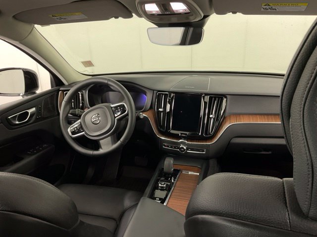 Used 2024 Volvo XC60 B5 Plus w/ Protection Package Premier AWD/4WD image 16