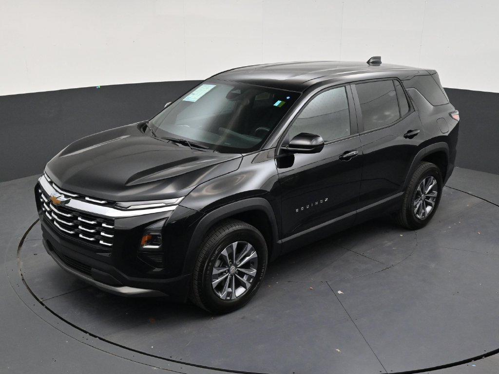 Used 2026 Chevrolet Equinox LT w/ Safety and Technology Package FWD image 12