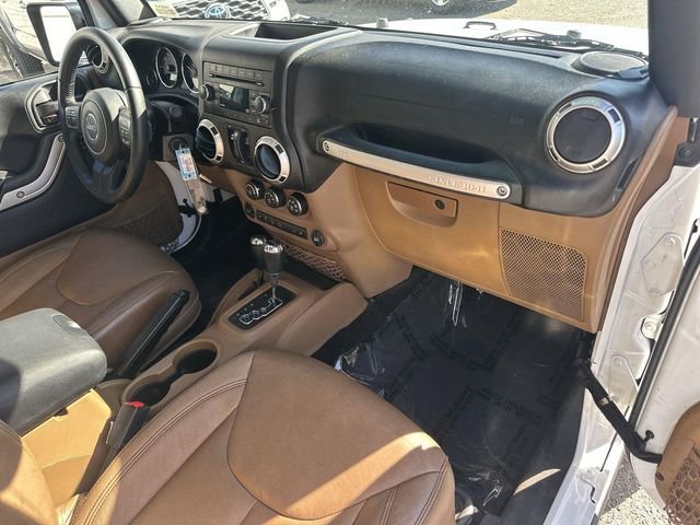 Used 2016 Jeep Wrangler Unlimited Rubicon w/ Connectivity Group image 24