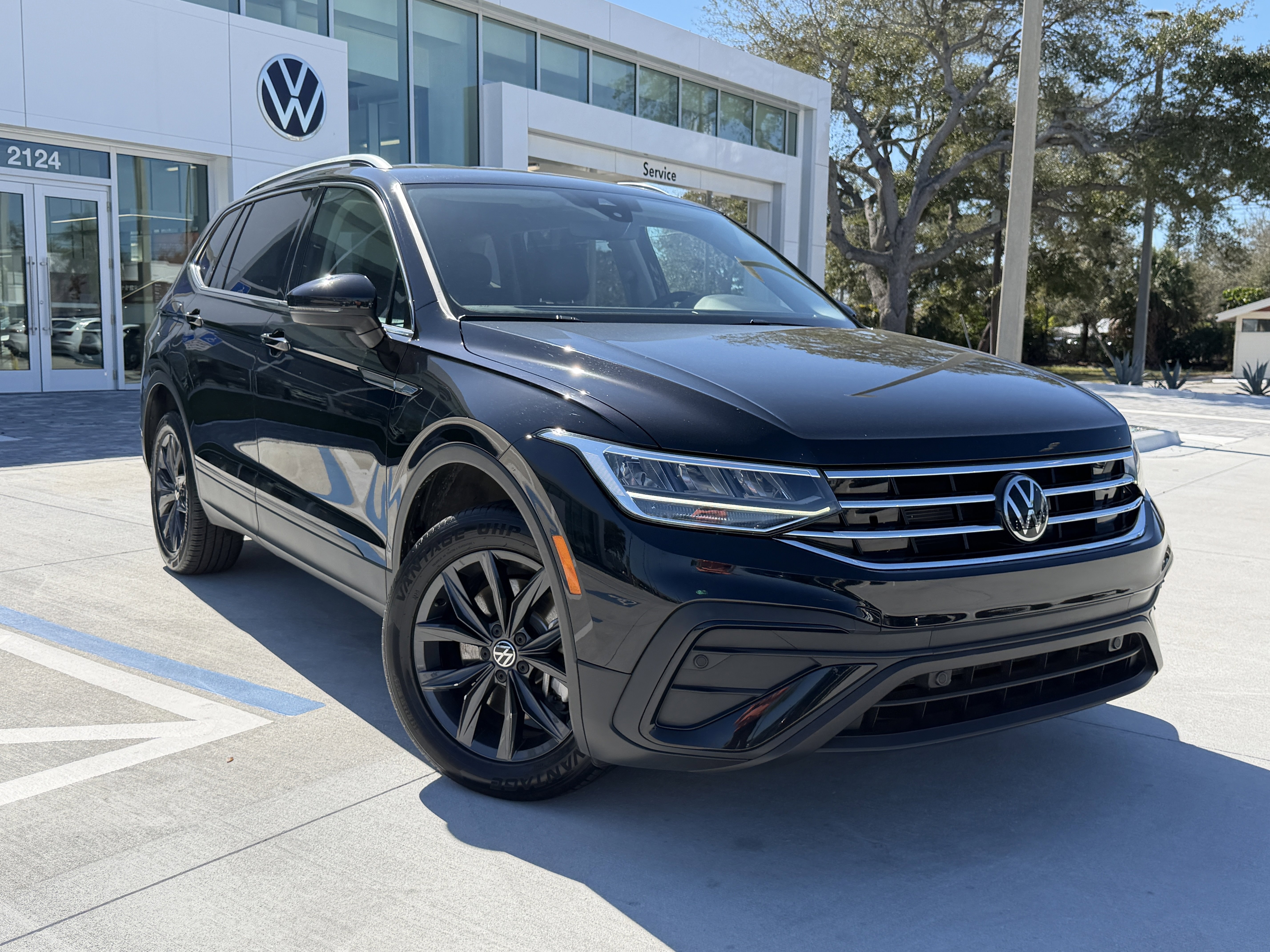 Used 2024 Volkswagen Tiguan SE