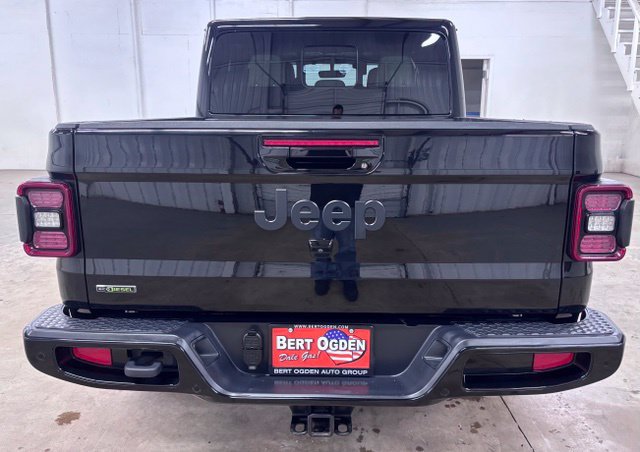 Used 2023 Jeep Gladiator Overland AWD/4WD image 5