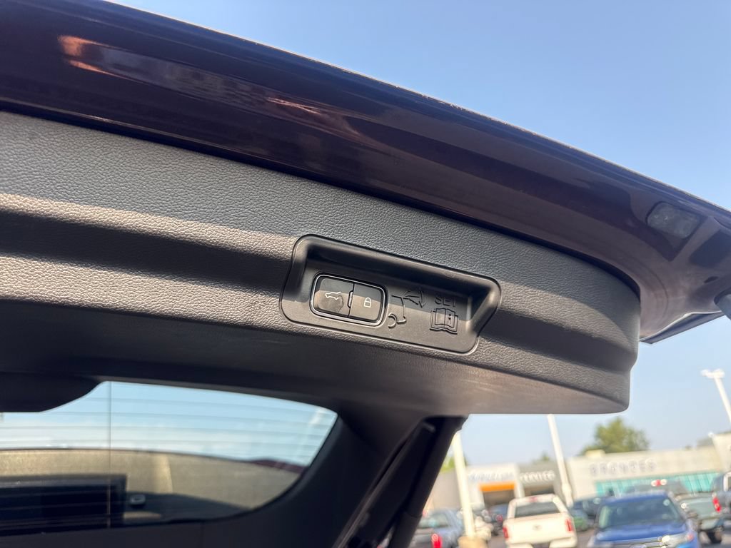 Used 2023 Ford Explorer XLT w/ Equipment Group 202A AWD/4WD image 18
