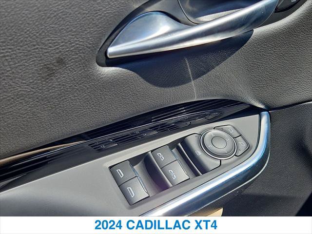 Used 2024 Cadillac XT4 Luxury w/ Cold Weather Package FWD image 13