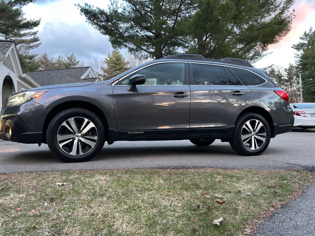 Used 2018 Subaru Outback 3.6R Limited image 18