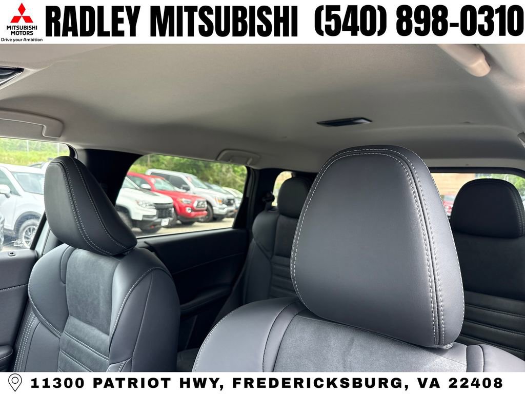 New 2026 Mitsubishi Outlander SE image 2