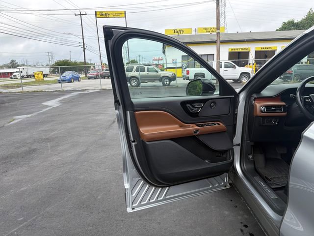 Used 2021 Lincoln Aviator Reserve w/ Equipment Group 201A AWD/4WD image 21