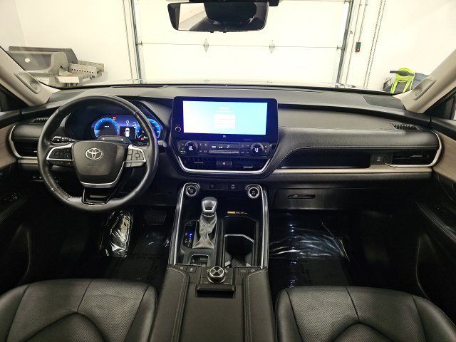 Certified 2024 Toyota Grand Highlander AWD image 36
