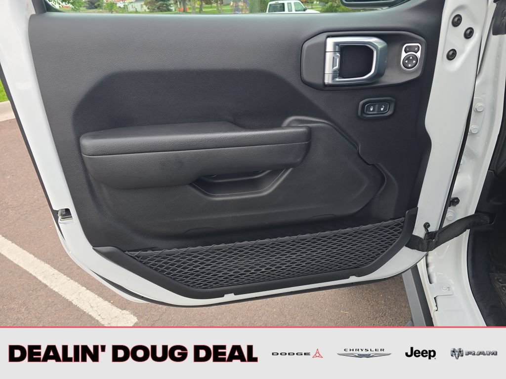Used 2022 Jeep Gladiator Overland AWD/4WD image 11
