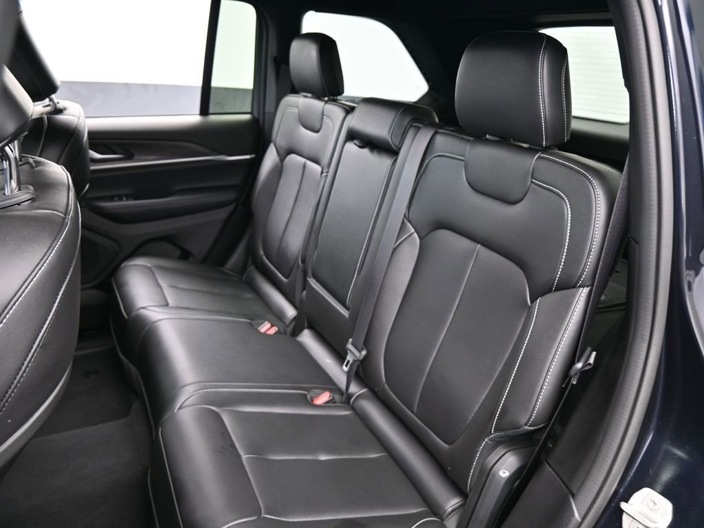 Used 2024 Jeep Grand Cherokee Limited w/ Black Appearance Package image 36