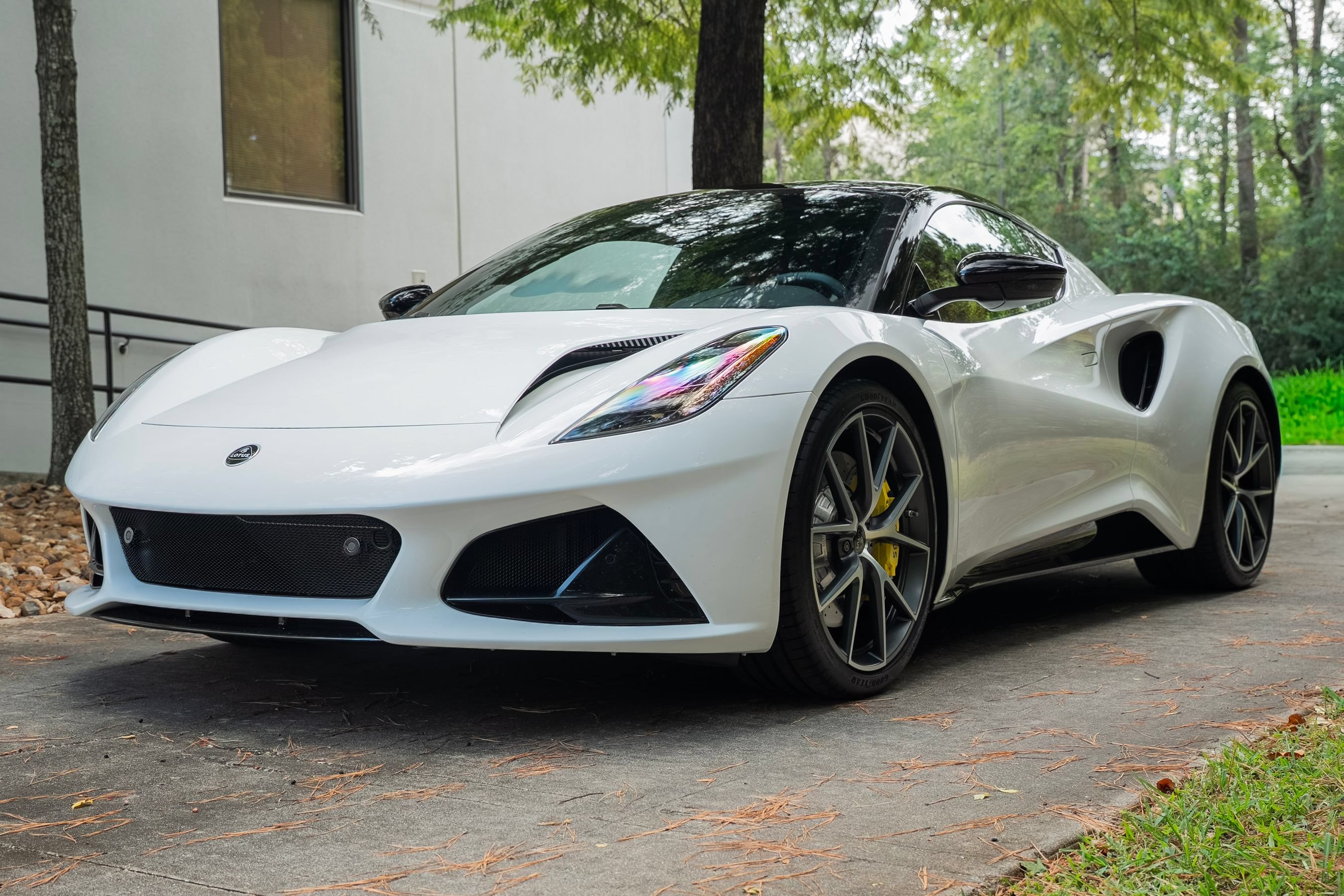 Used 2025 Lotus Emira RWD image 16