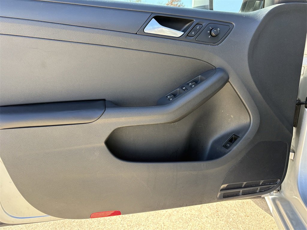 Used 2014 Volkswagen Jetta S image 10