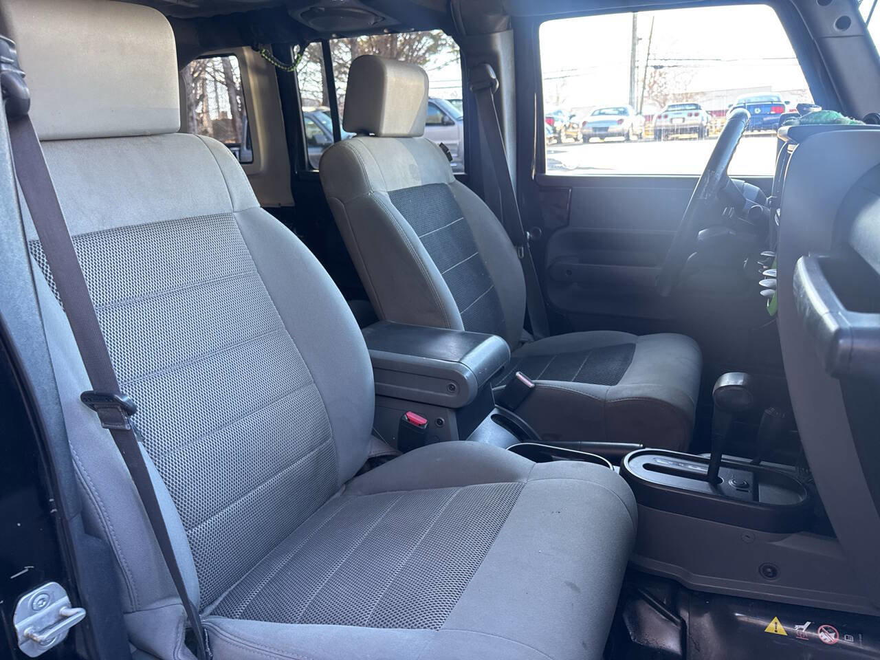 Used 2009 Jeep Wrangler Unlimited Rubicon w/ Dual Top Group image 15