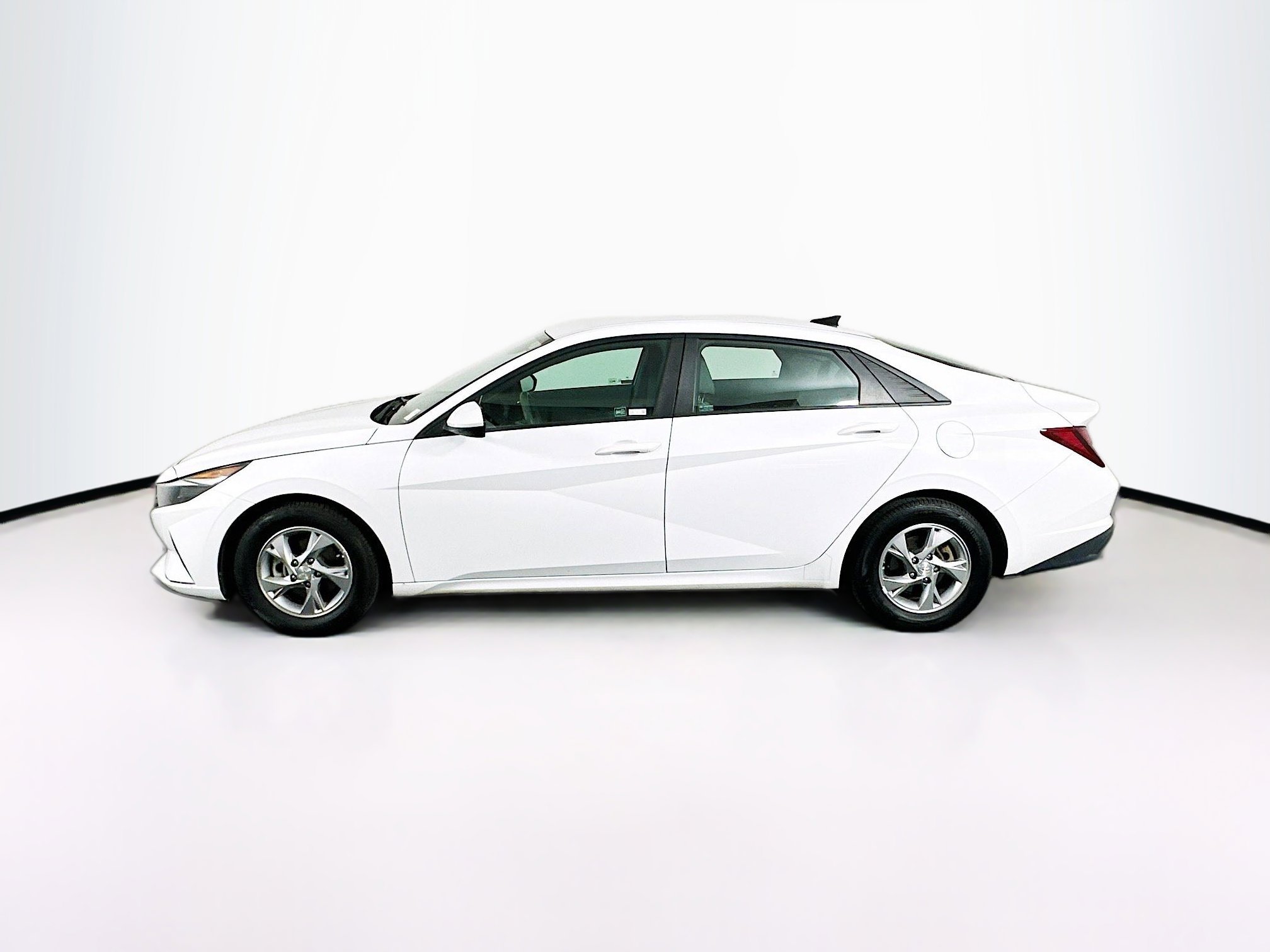 Used 2021 Hyundai Elantra SE image 4