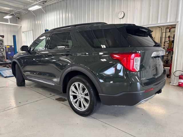 Used 2022 Ford Explorer XLT w/ Equipment Group 202A AWD/4WD image 8