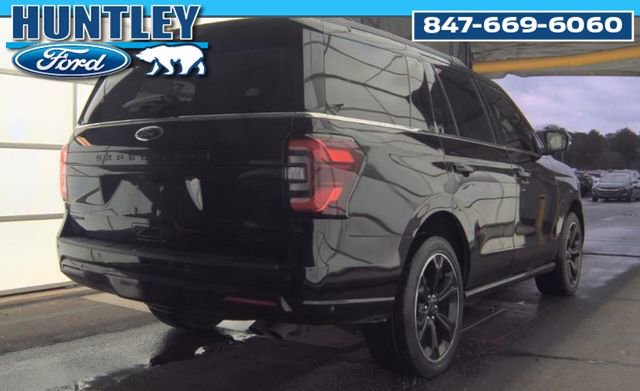 Used 2022 Ford Expedition Limited image 4