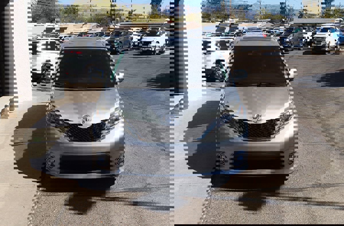 Used 2017 Toyota Sienna SE Premium image 15