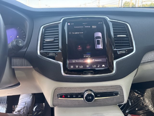 Used 2023 Volvo XC90 B5 Plus w/ Protection Package Premier AWD/4WD image 18