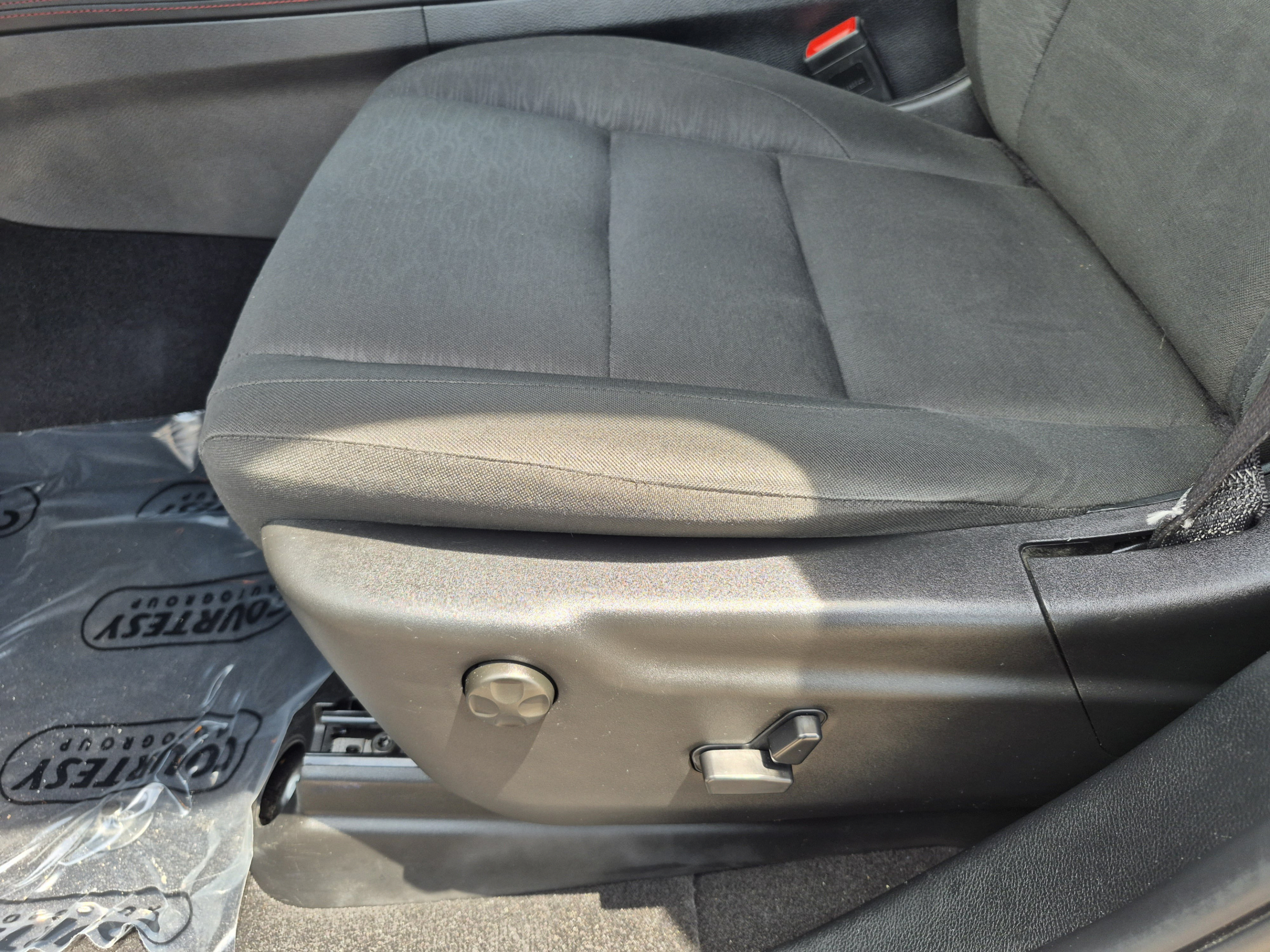 Used 2025 Dodge Durango GT RWD image 23