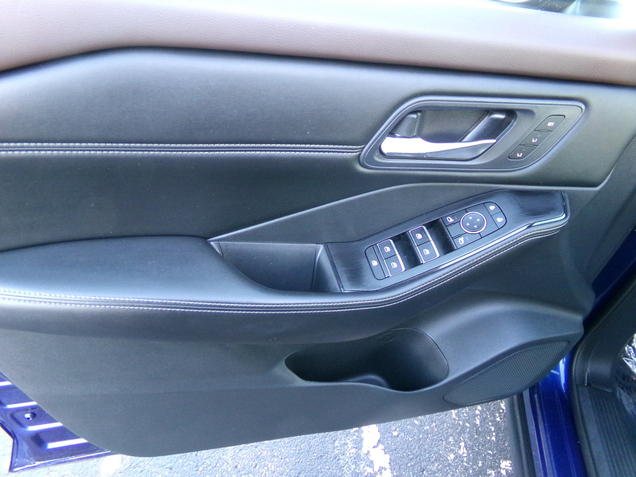 Used 2023 Nissan Rogue SL image 10