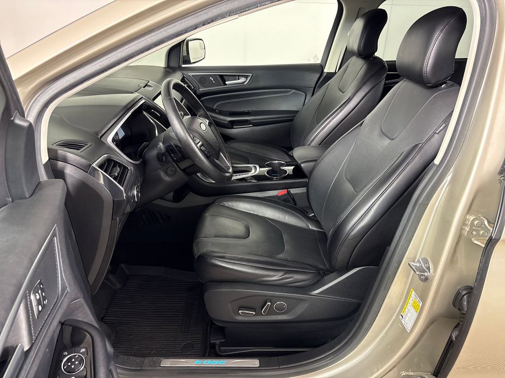 Certified 2018 Ford Edge Titanium w/ Equipment Group 301A image 31