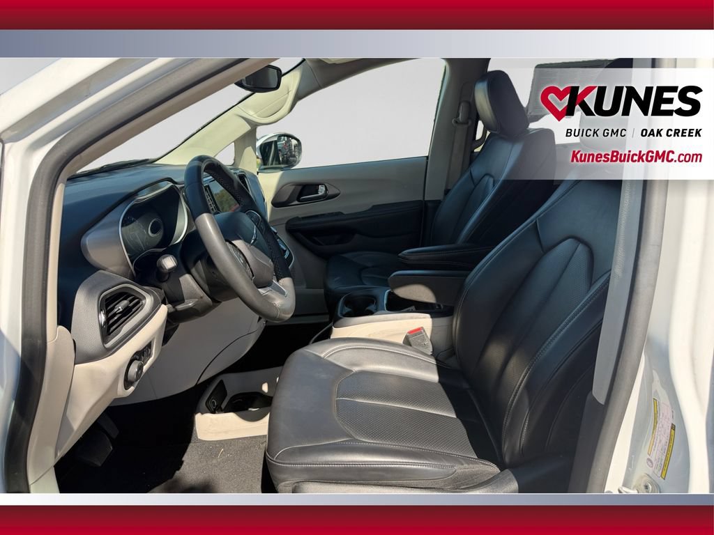 Used 2023 Chrysler Pacifica Touring-L FWD image 20