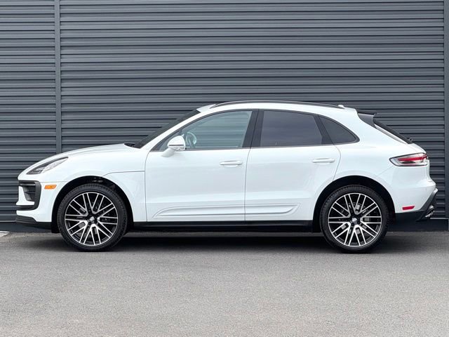 Certified 2025 Porsche Macan AWD/4WD image 2
