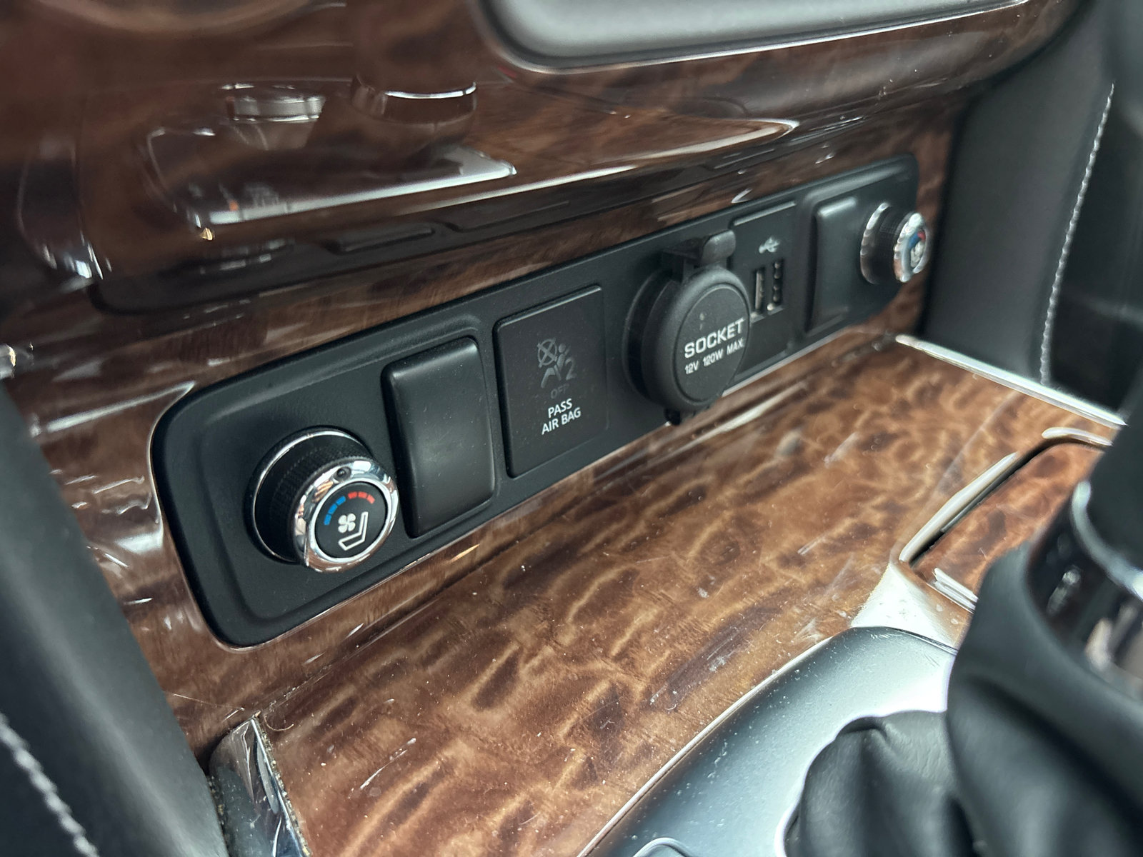 Used 2019 Nissan Armada Platinum w/ Captain's Chairs Package AWD/4WD image 23