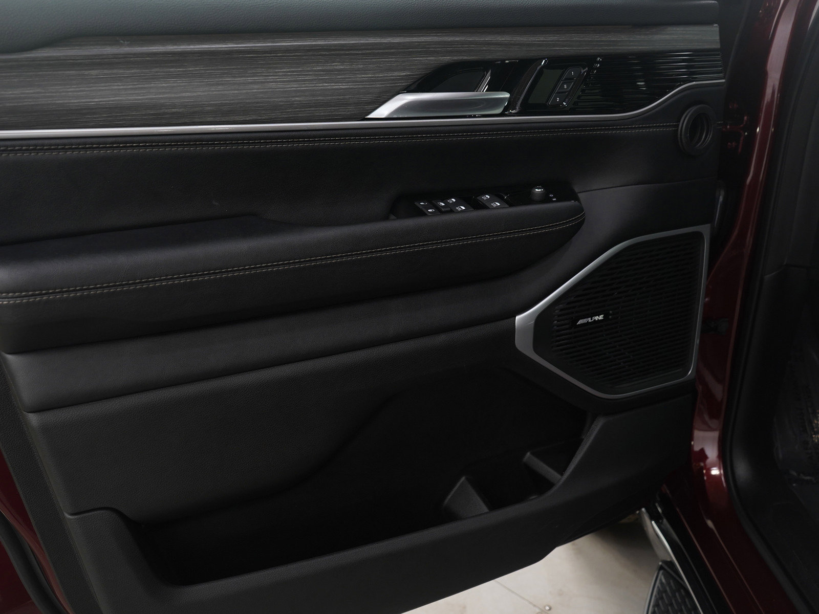 Used 2024 Jeep Wagoneer L Series III w/ Flexible Seating Group image 25