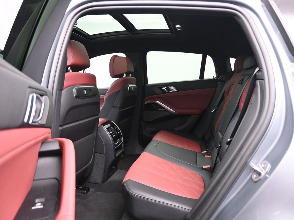 Used 2024 BMW X6 xDrive40i w/ Premium Package image 29
