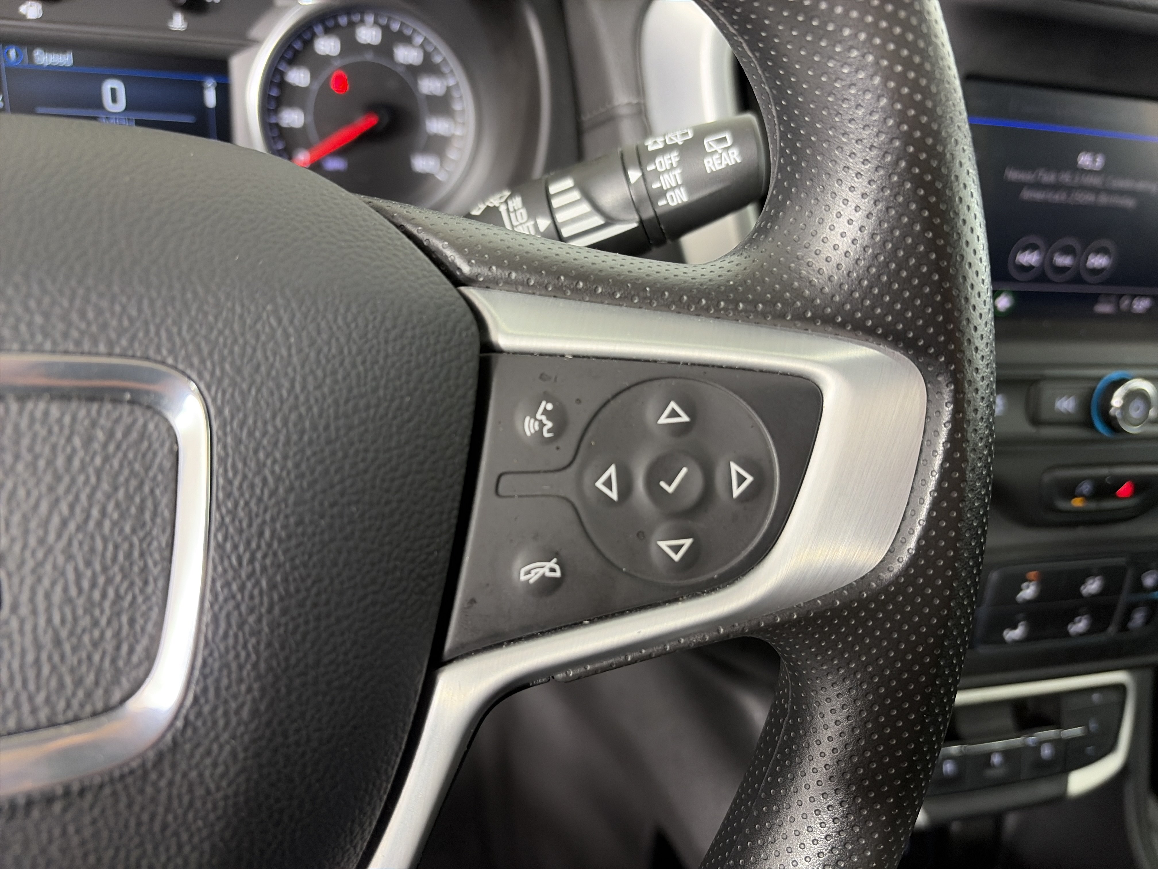 Used 2024 GMC Terrain SLE AWD/4WD image 31