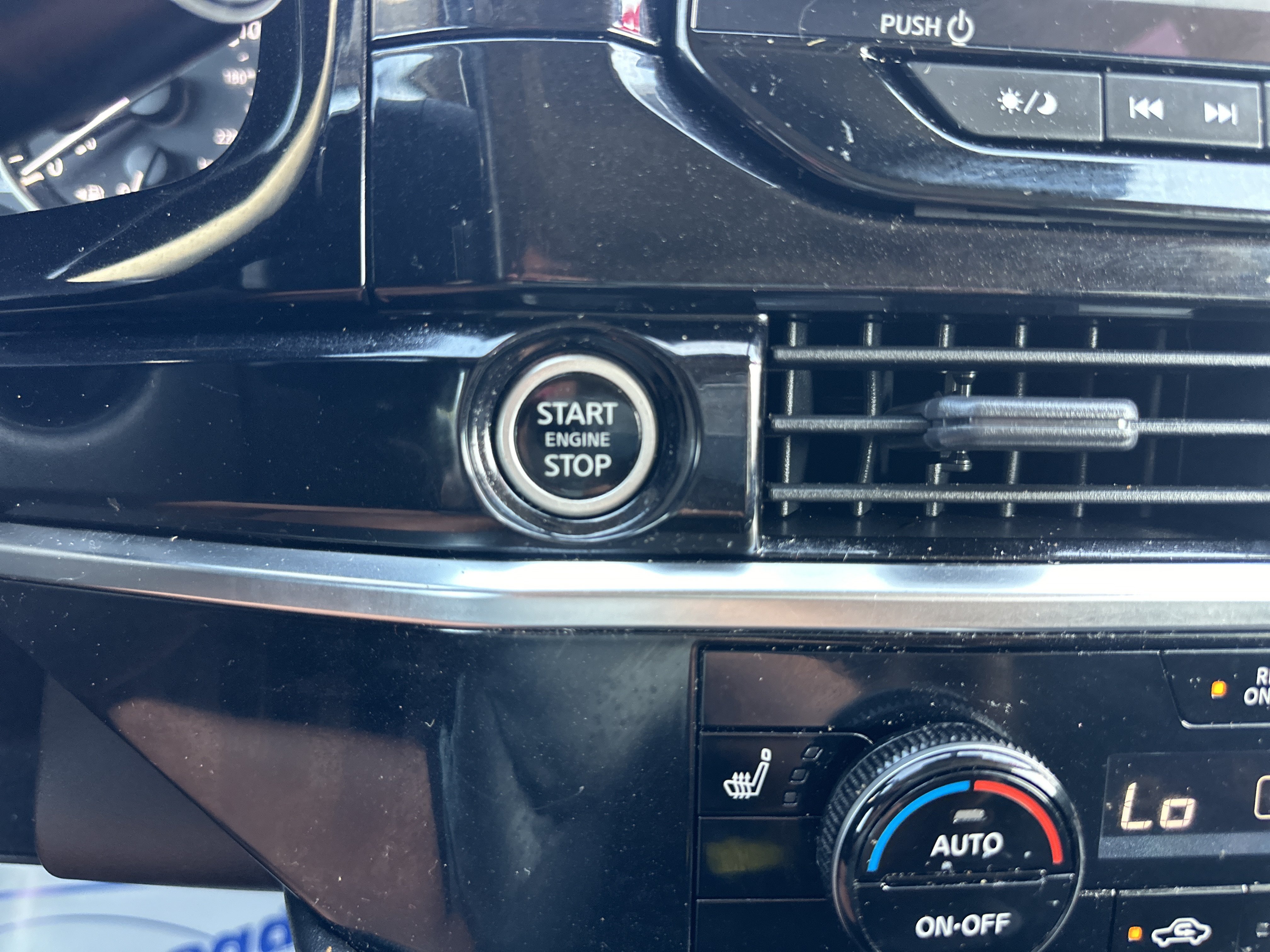 Used 2023 Nissan Pathfinder SV AWD/4WD image 12