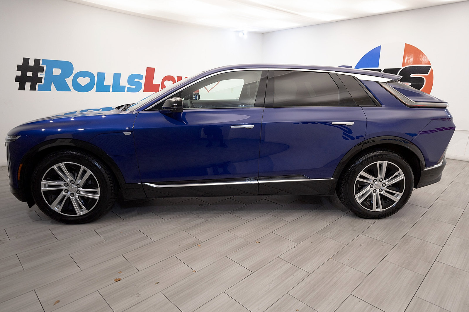 Used 2024 Cadillac Lyriq Tech AWD/4WD image 2
