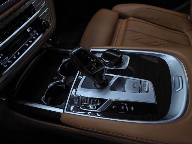 Used 2022 BMW 740i xDrive w/ Premium Package AWD/4WD image 32