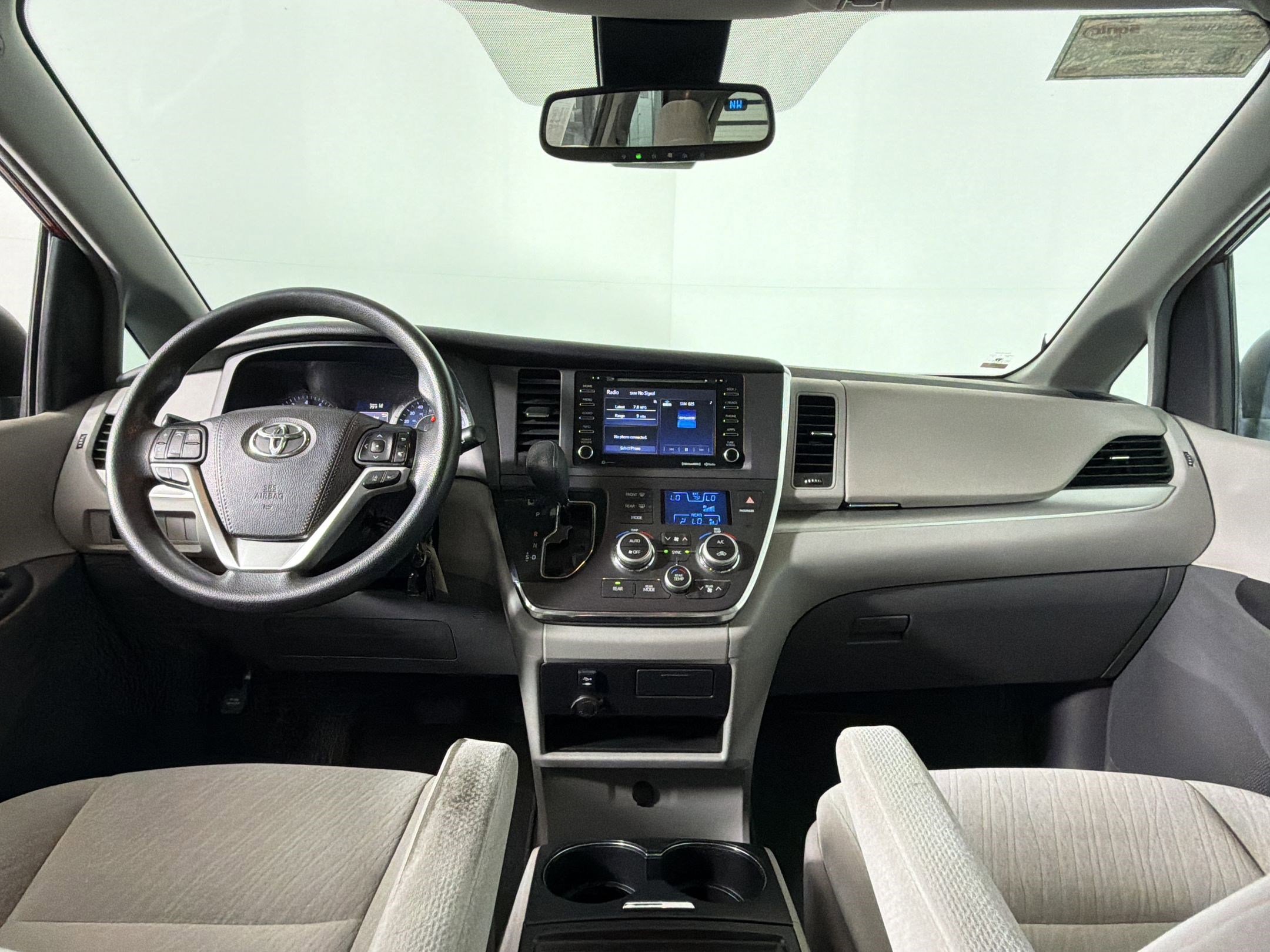 Used 2018 Toyota Sienna LE image 14