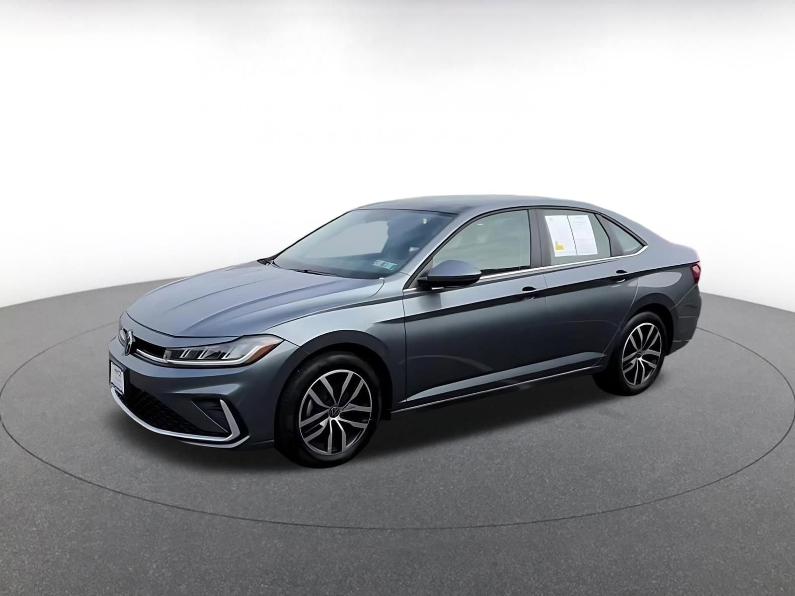 Used 2025 Volkswagen Jetta SE image 8